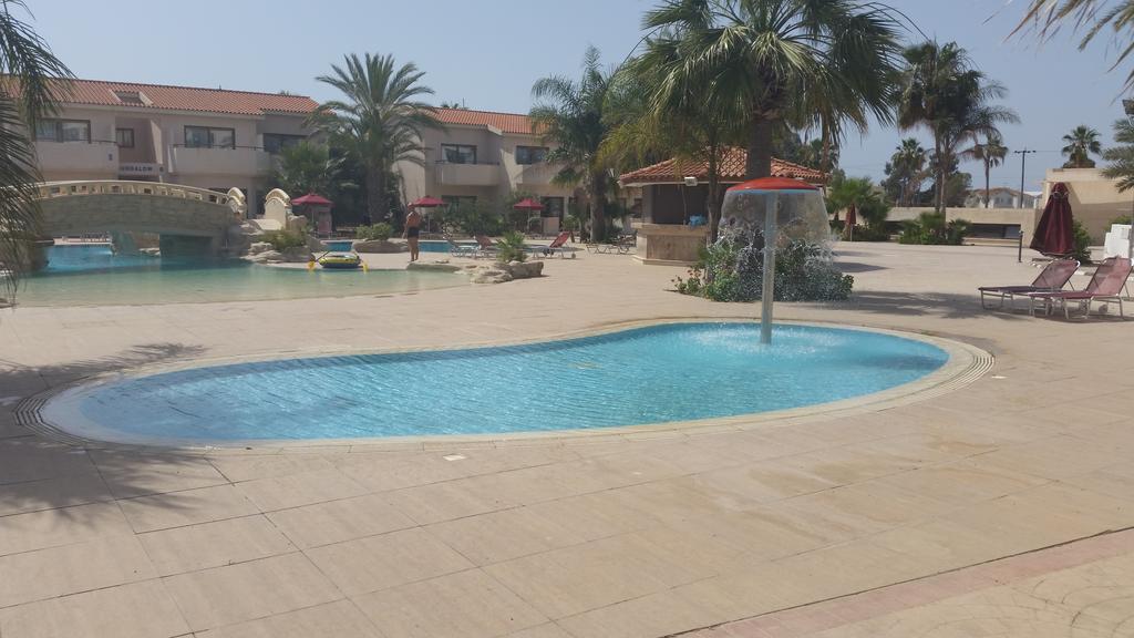 Crown Resorts Henipa Larnaca Luaran gambar