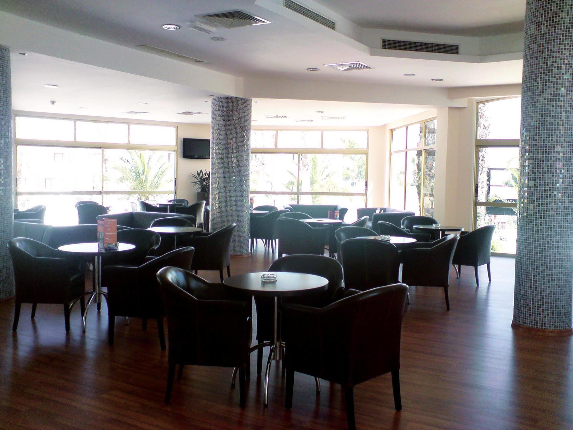 Crown Resorts Henipa Larnaca Luaran gambar